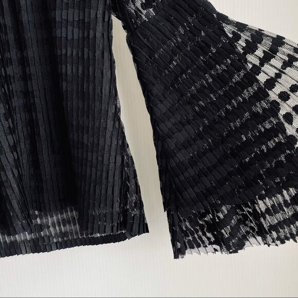 Moon River black sheer mesh textured bell sleeve top - Picture 3 of 7